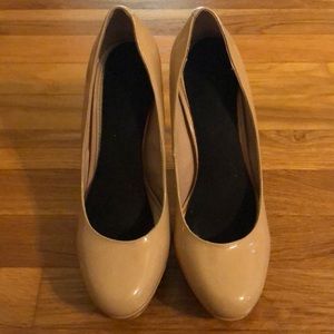 Steve Madden platform patten leather nude heels